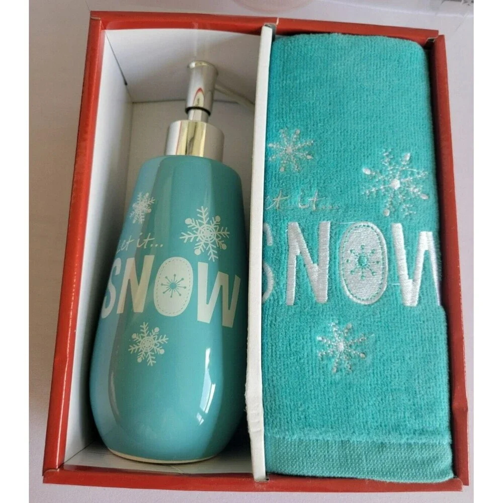 2 Piece Avanti Christmas Lotion Pump With Hand Towel Bathroom Decor New